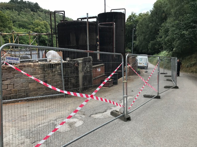 Securing site for industrial tank cleaning